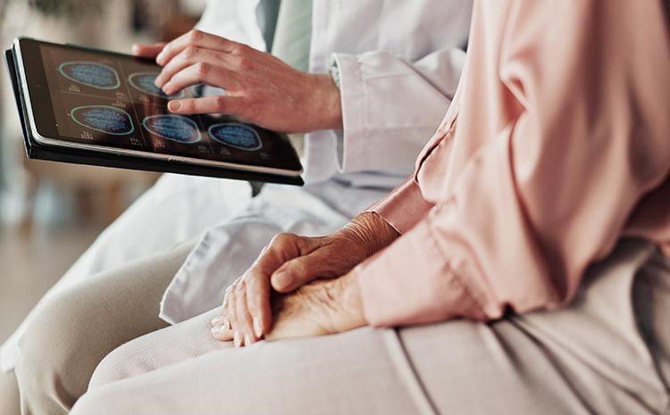 tratar ou apenas acompanhar um aneurisma cerebral